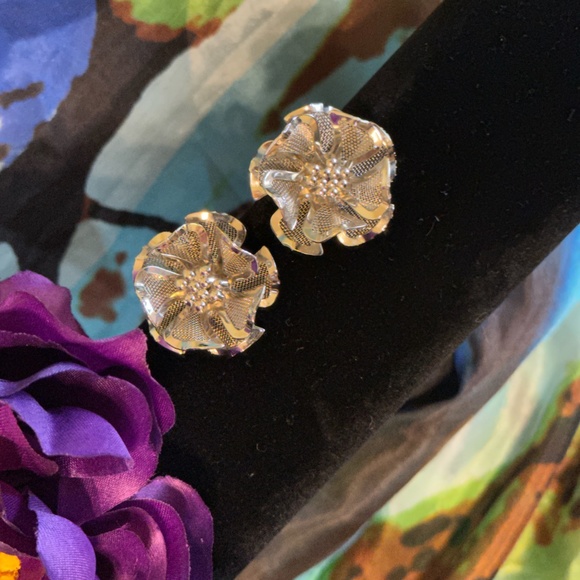 Vintage Silver-tone Flower Mesh Filigree Clip-on Earrings signed BED - Picture 4 of 8